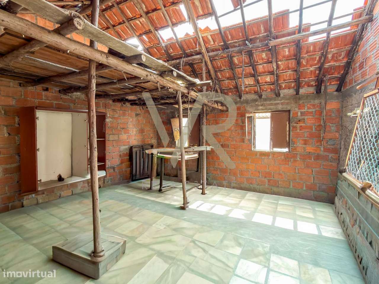Moradia com Grande Potencial de Remodelação | Possibilidade de T5 |-25