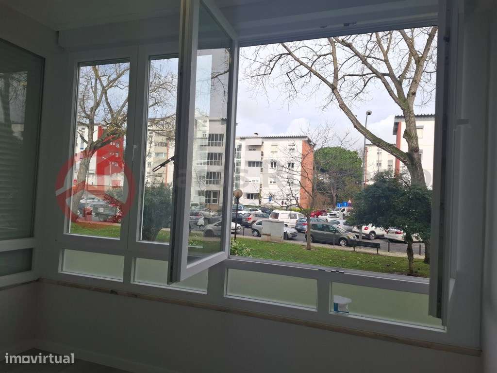 Apartamento T2 totalmente remodelado perto do Parque dos Poetas em ... - Grande imagem: 4/33