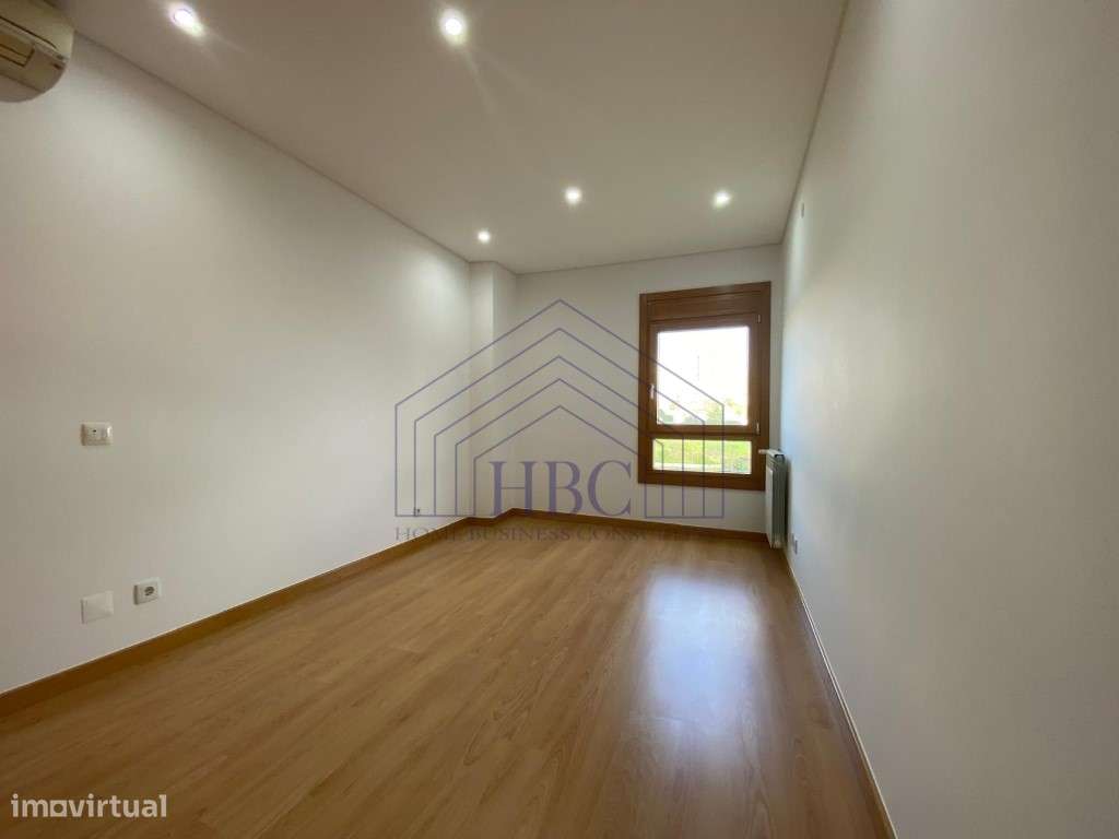 Apartamento T3 nas Colinas do Cruzeiro | 4 Parqueamentos + Arrecadação-20