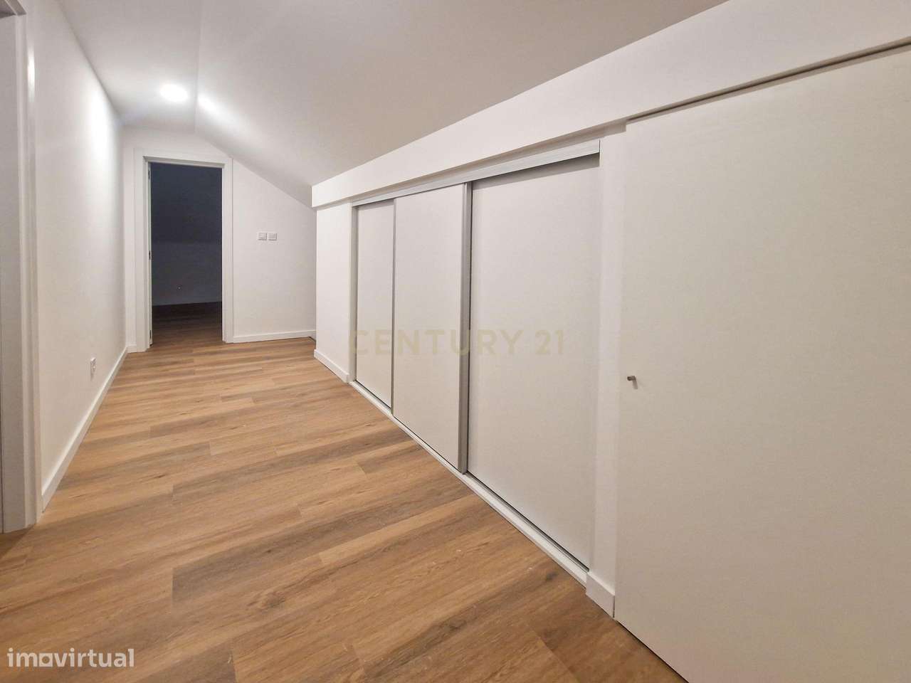 Moradia isolada c/ 4 assoalhadas totalmente remodelada c/ possibilidad-10