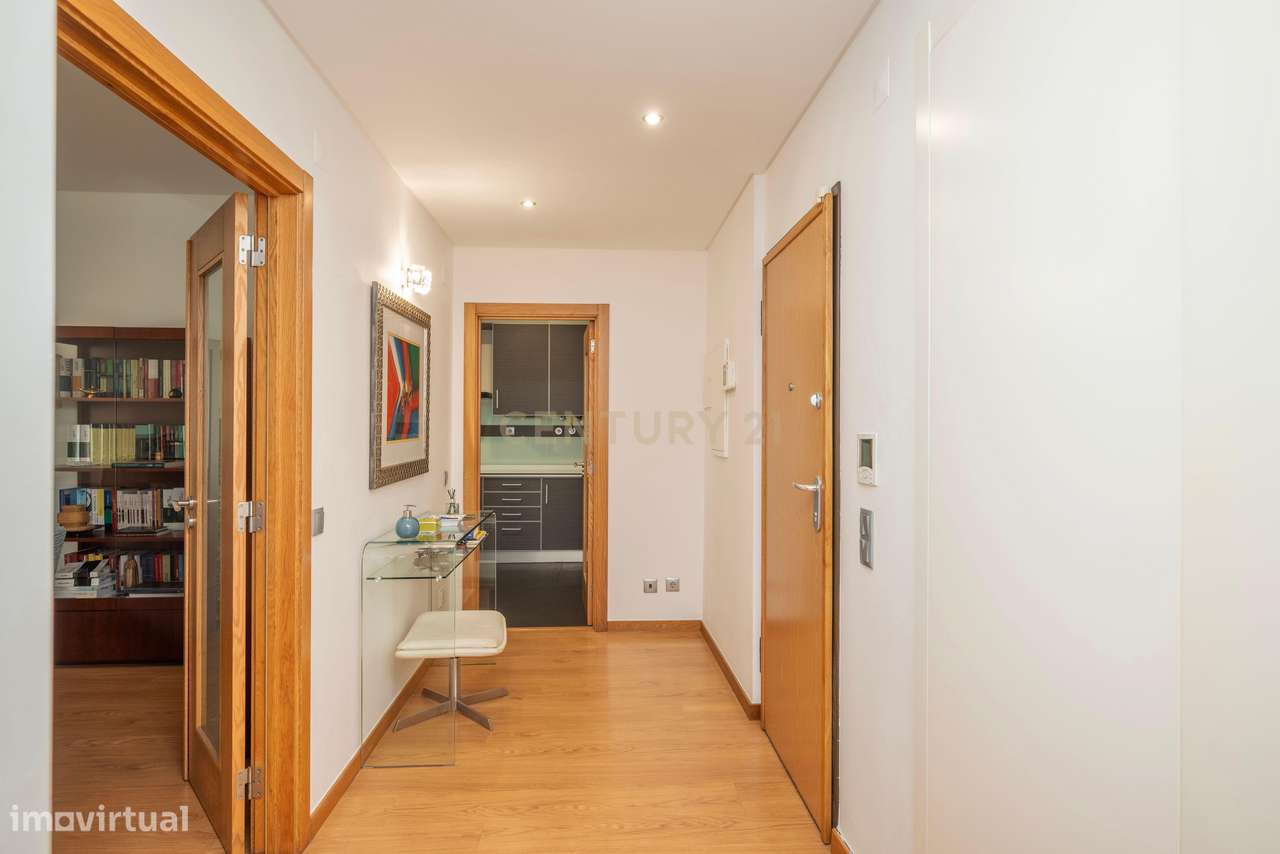 APARTAMENTO T4 DE SONHO NA AMORA | SEIXAL-28