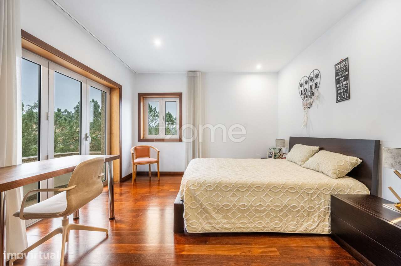 Moradia T3 c/Suítes e Piscina na Quinta das Luzes-26