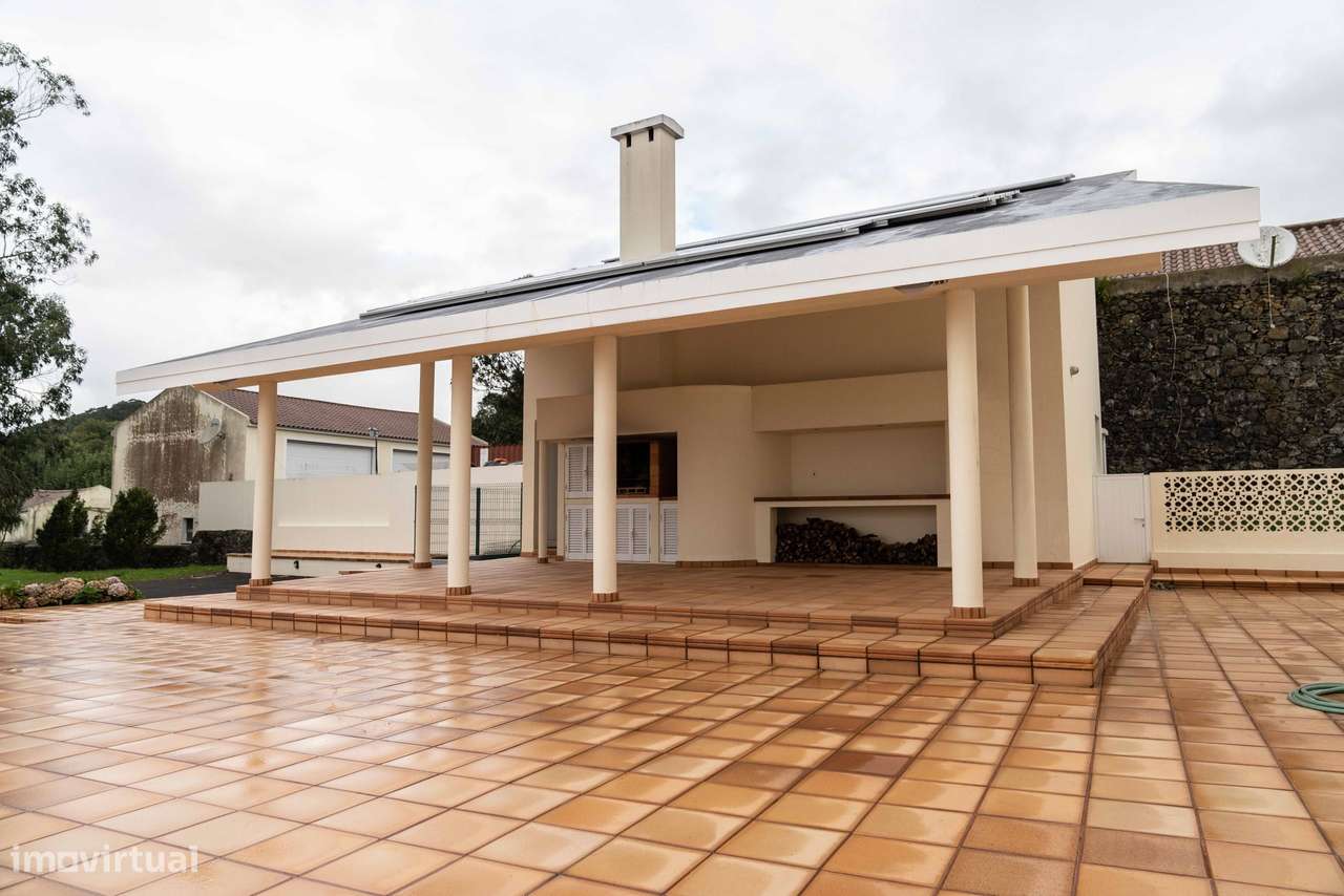 Luxuosa Moradia com 4 quartos localizada em Rosto do Cão - São Roque-45