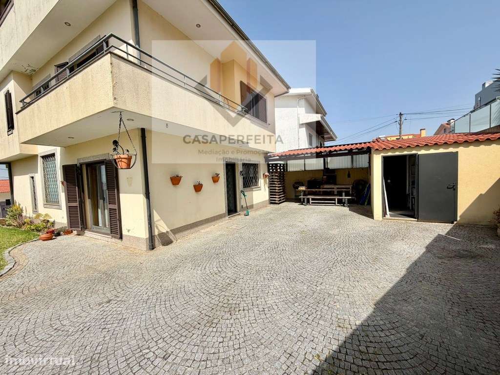 Luminosa Moradia T3+1 de 4 Frentes com Jardim, Escritório e Anexo -...-30