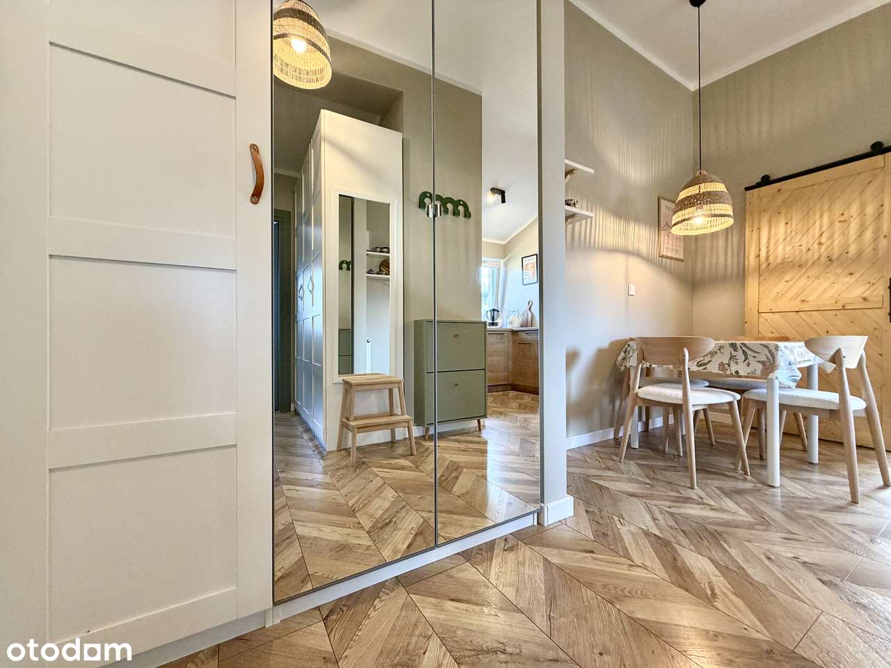 Osobna kuchnia | Klimatyzacja | Balkon 9 m² | Piwnica 7 m² | Do wejścia – další