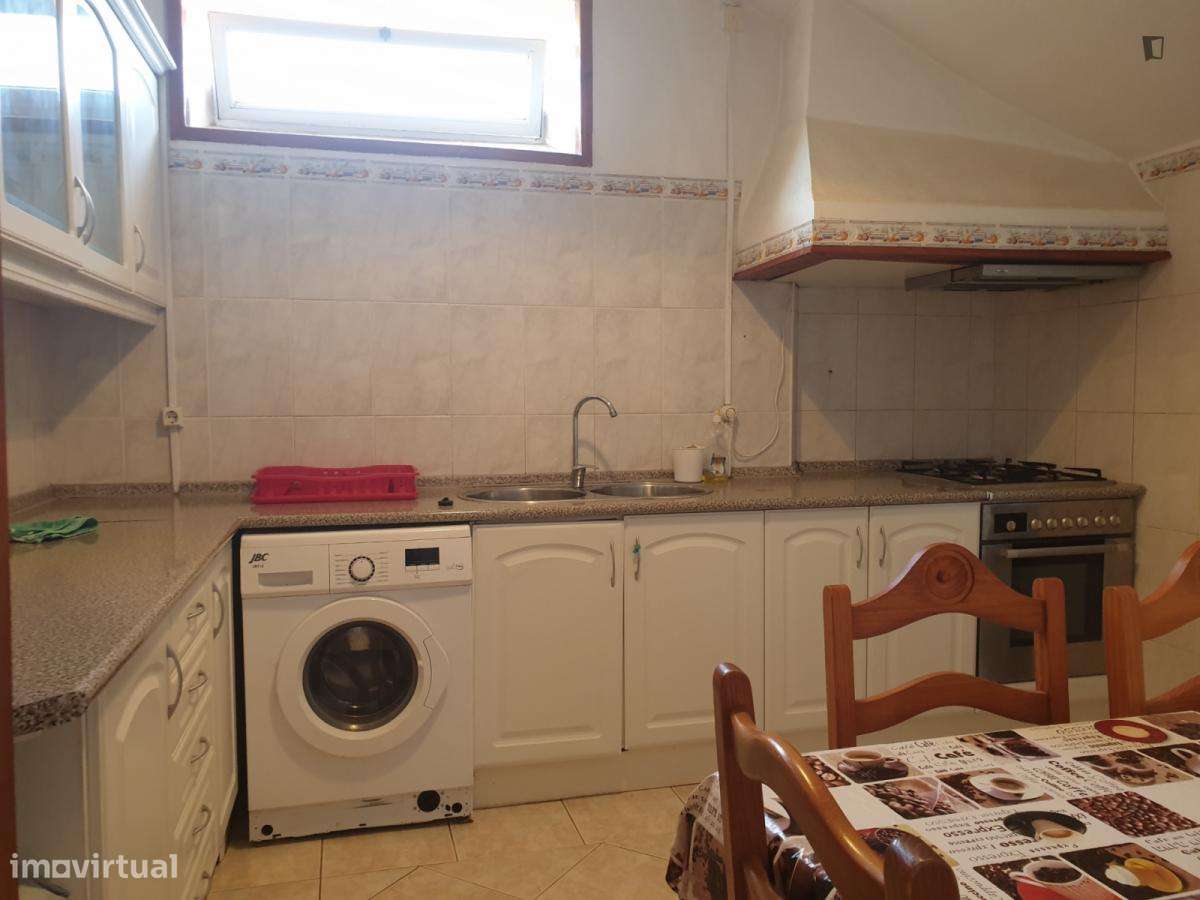 Quarto - localizado em Conchada Coimbra - Grande imagem: 4/15