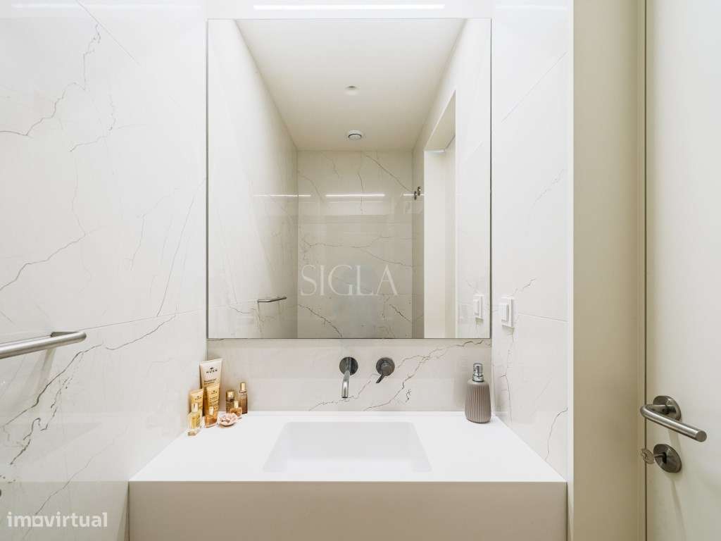 Penthouse T3 com piscina no terraço - Primeira linha de Mar-45