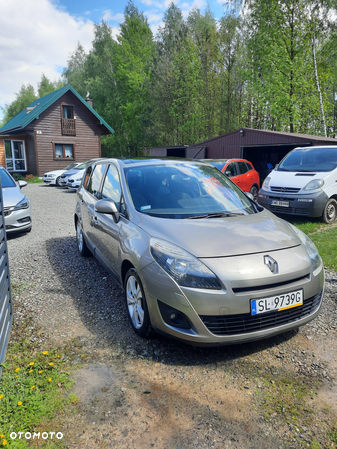 Renault Grand Scenic - 1