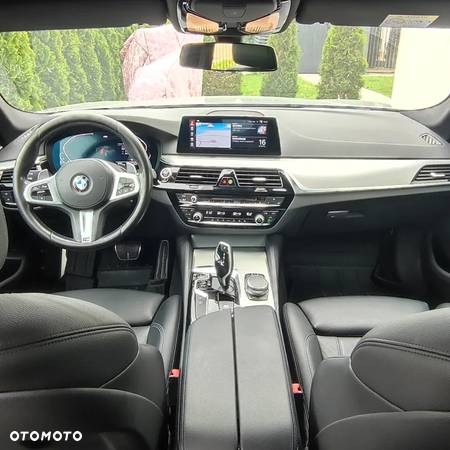 BMW Seria 5 530d xDrive - 14