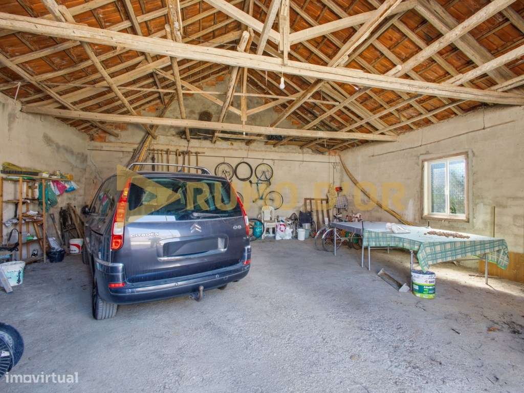 Quinta com 3 moradias e 3 garagens em Abrigada-27