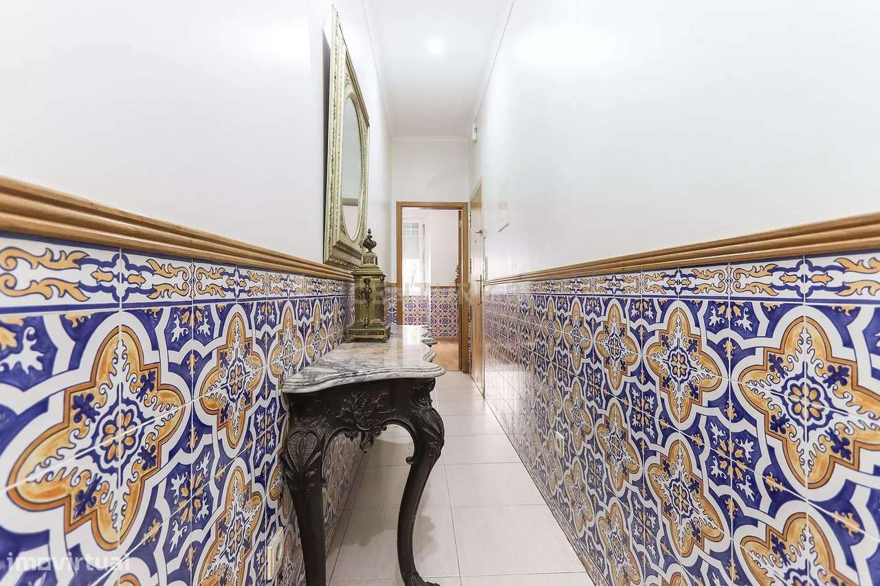 Espaçoso Apartamento T3 no coração de Lisboa-5