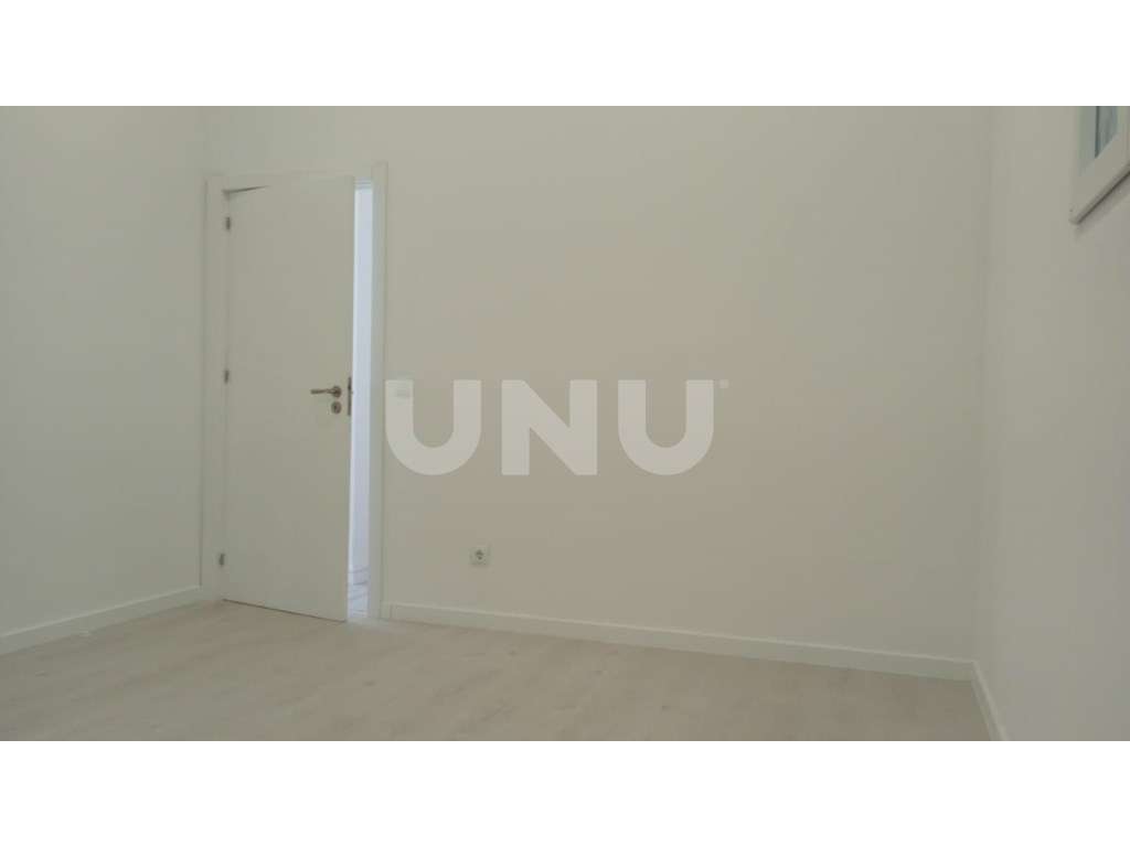 Loja com terraço transformada em habitação - Grande imagem: 3/10