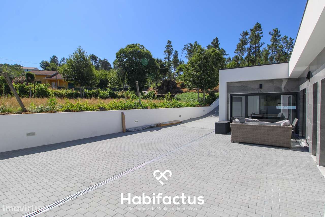 Moradia Isolada T3 à venda Moderna com Piscina aquecida e Churrasqueir-26