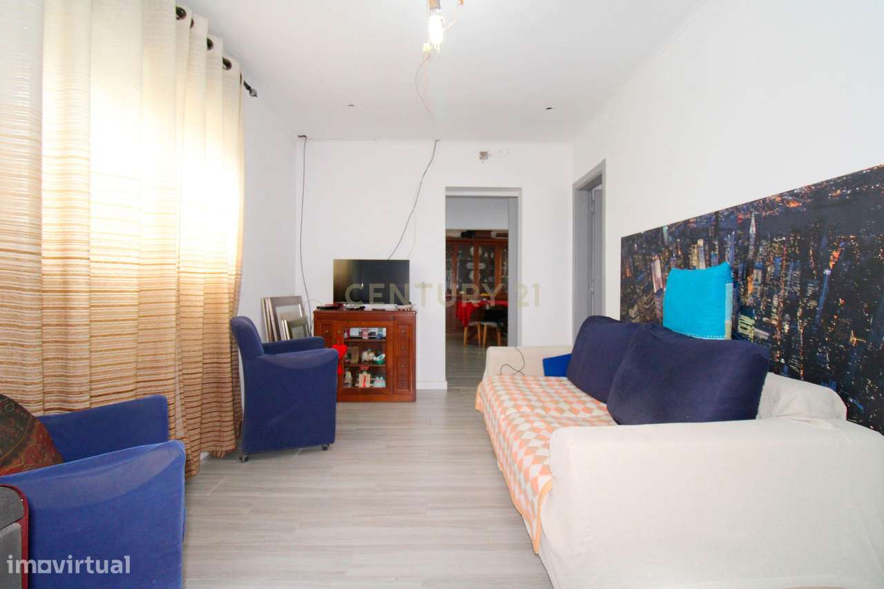 Quinta com Moradia Bi-familiar, construída num lote de 7.500 m2, em Pa-6