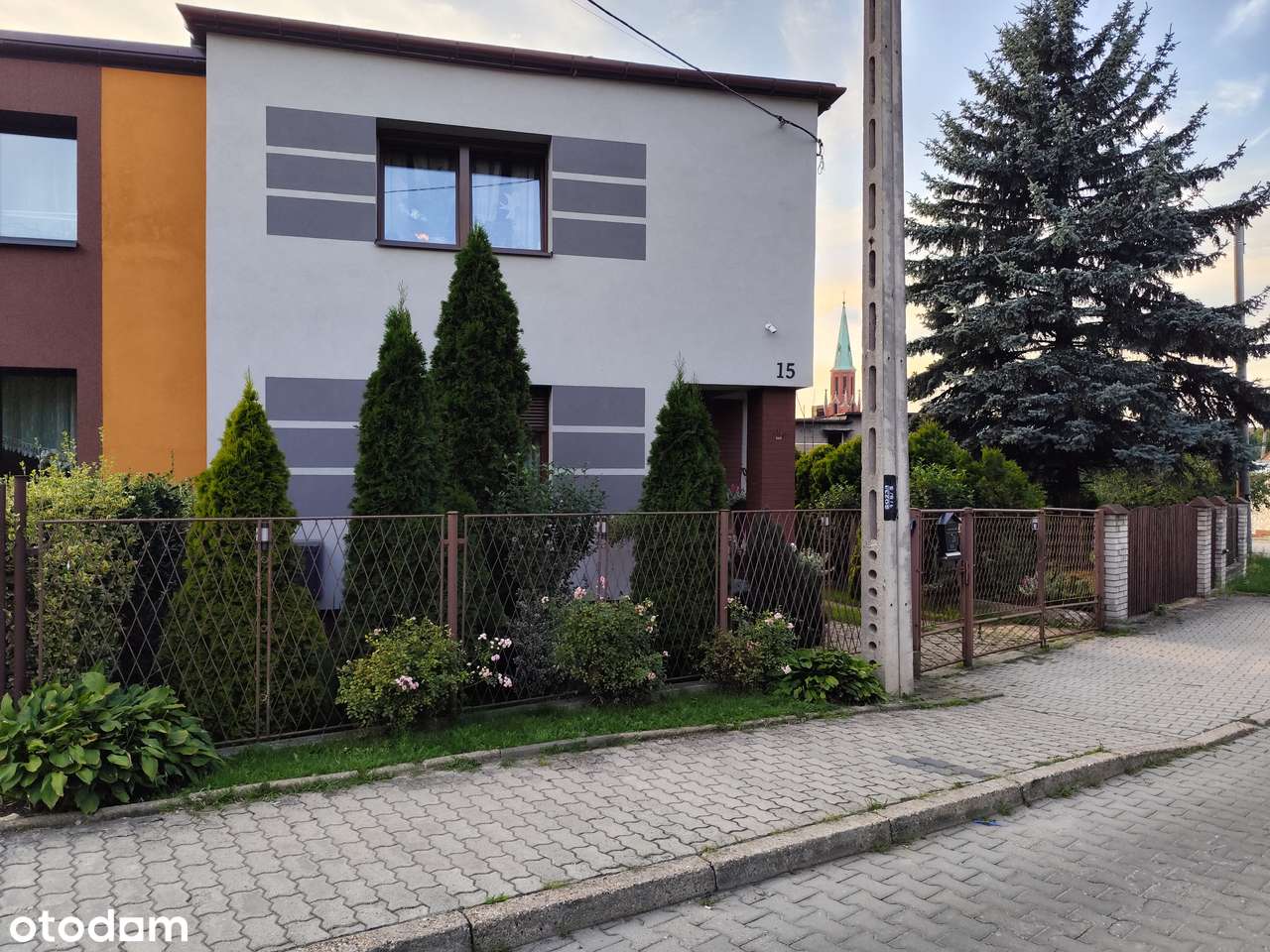 Dom piętrowy (bliźniak) 115 m2 + pow. piwnic na działce 265 m2, garaż