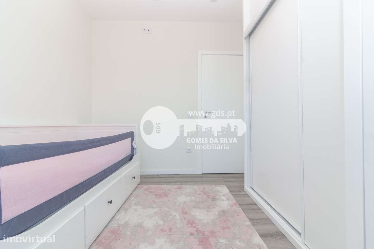 Moradia T3+1 com Espaços Comerciais – Ideal para Viver e Investir-13