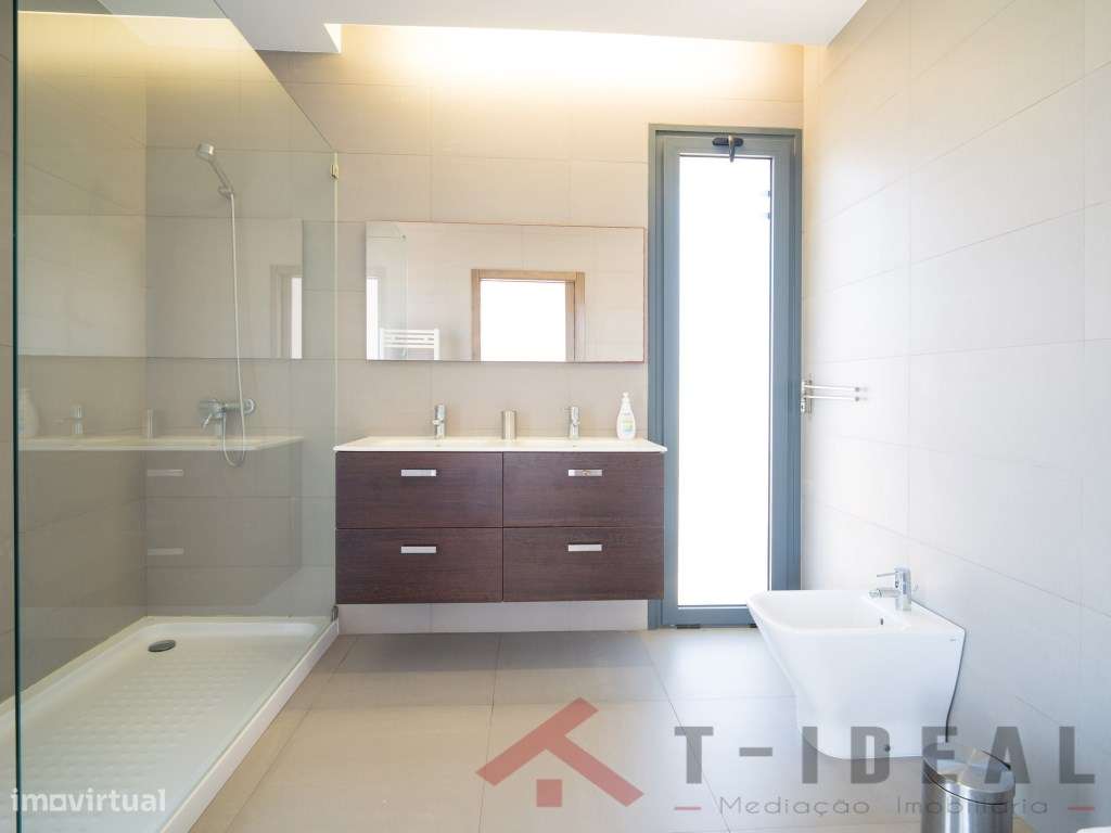 Moradia T4 Moderna Vista Mar-44