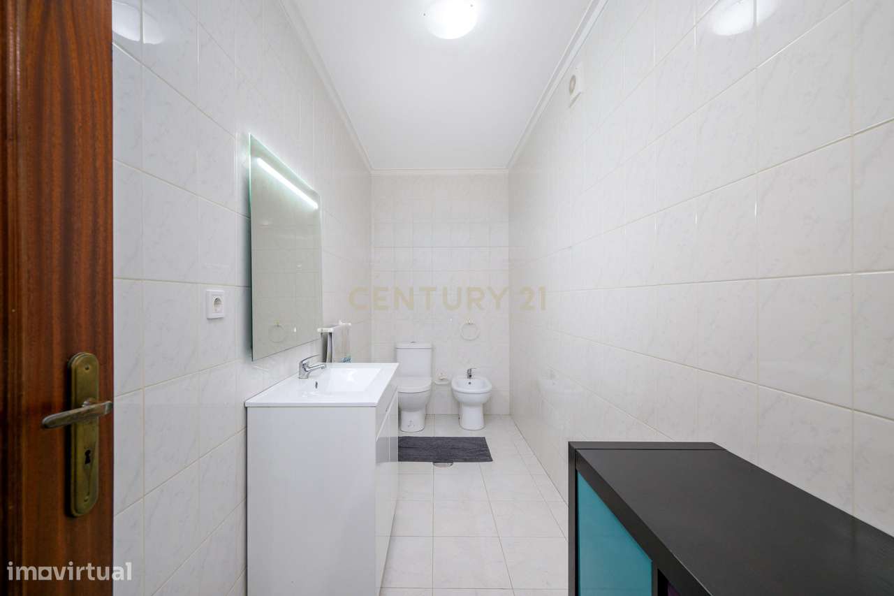 Excelente Apartamento T1 no Centro de Oliveira do Douro – Com Terraço-8