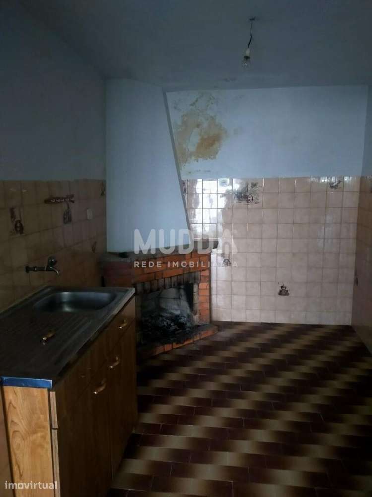 Duas moradias e uma garagem para venda em Gouveia-13