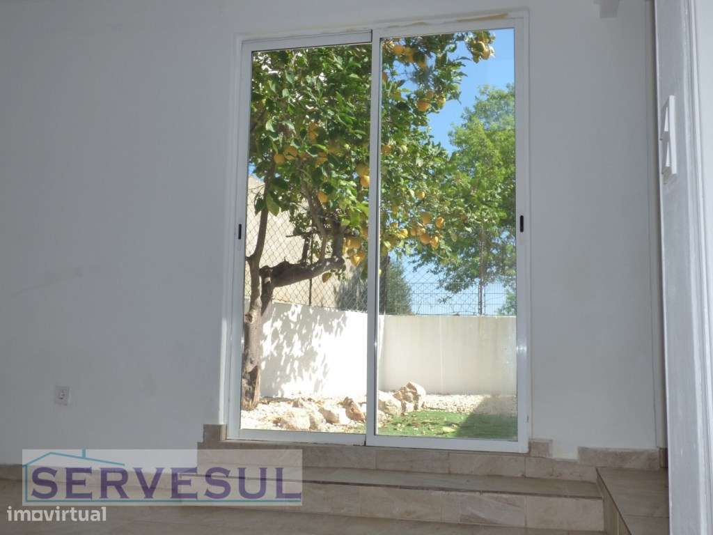 Casa Tradicional, com dois pisos, 4 quartos, dividida em duas habit...-6