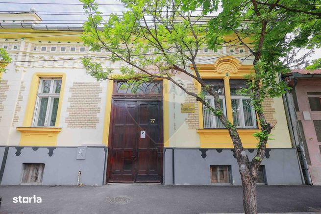Apartament cu 4 camere de vânzare în zona Ultracentral-11