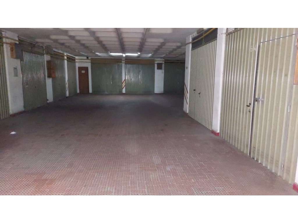 Garagem Fechada Segura e Espaçosa: A Proteção e Comodidade que Seu ... - Grande imagem: 4/8