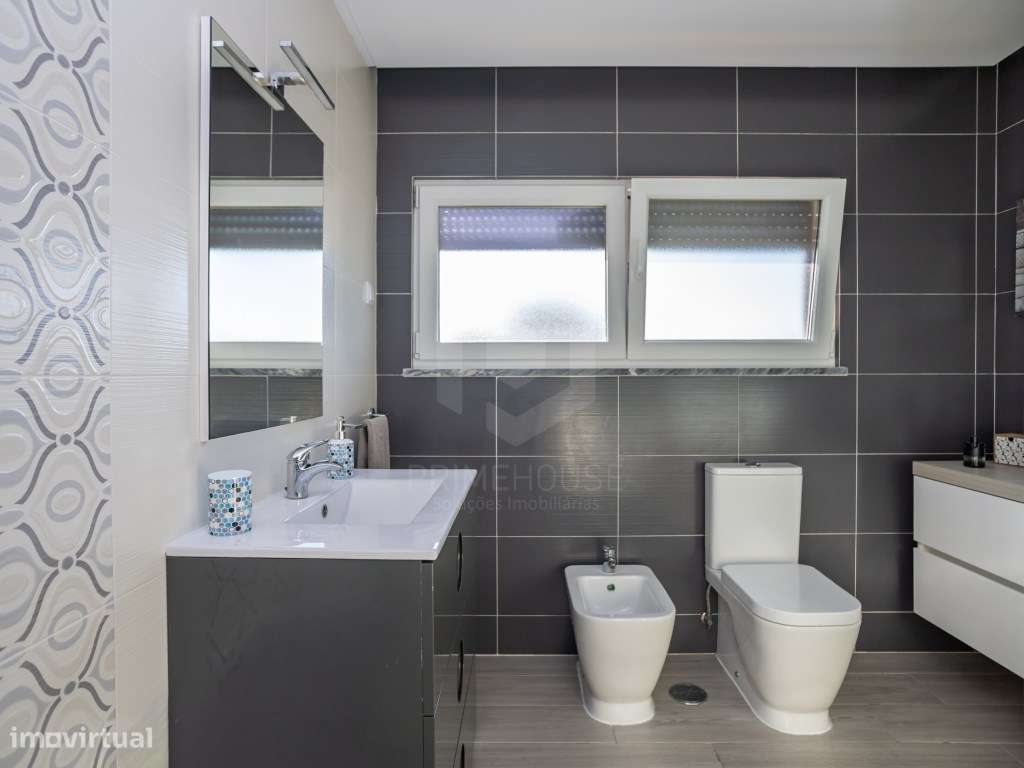 Moradia Isolada T4 com Piscina, Garagem e Acabamentos Premium-28