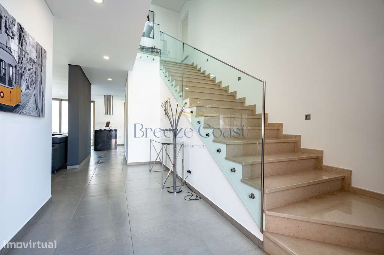 Moradia T4 com Rooftop Vista Mar-23