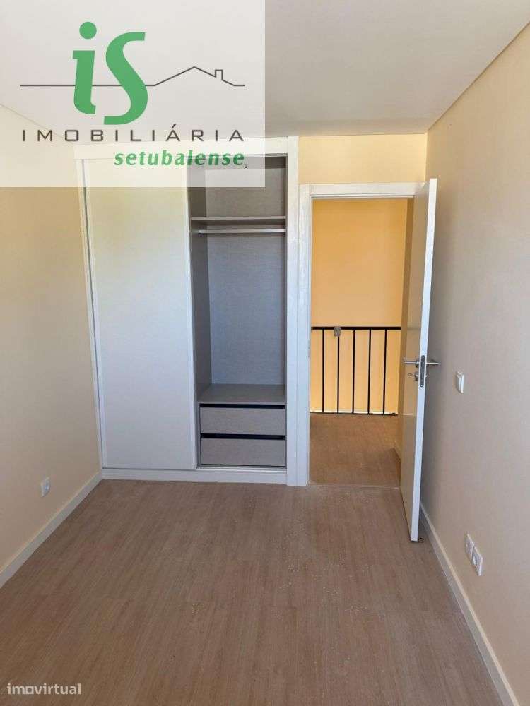 MORADIA T4 TRANSFORMADA EM T3 | TOTALMENTE REMODELADA | CASAL DE FIGUE-21