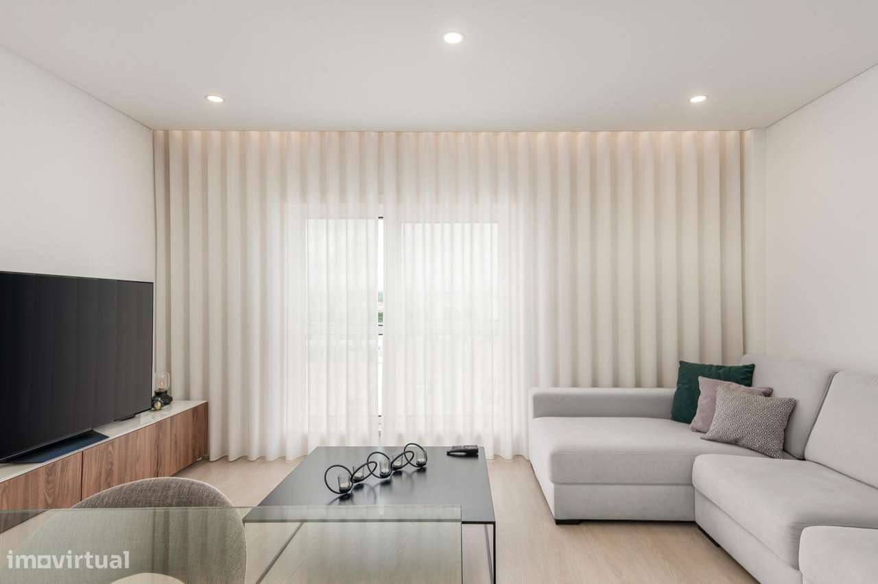 T2 Moderno (2020) com Box para 2 Carros na Urb Casas do Lago,... - Grande imagem: 5/28