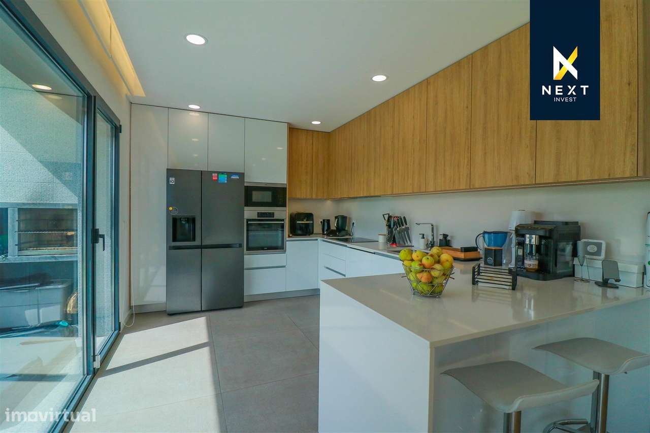 Moradia Geminada T4 com Piscina – Viseu-19
