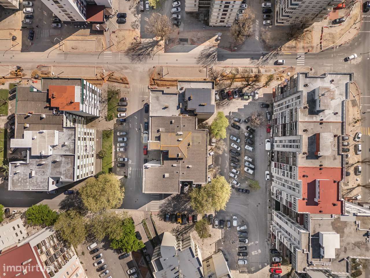 Espaçoso Apartamento T3 Totalmente Renovado em prédio com elevador no-23