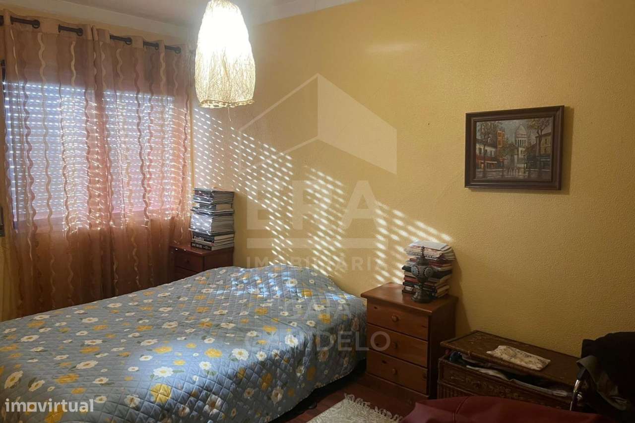 T2 com Enorme Terraço em Localização Privilegiada-7