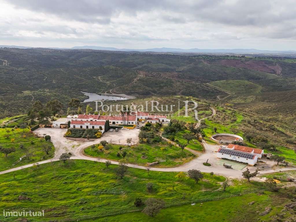 Herdade de Caça Maior com 1000 Hectares + 4 Apartamentos + Anexos-14