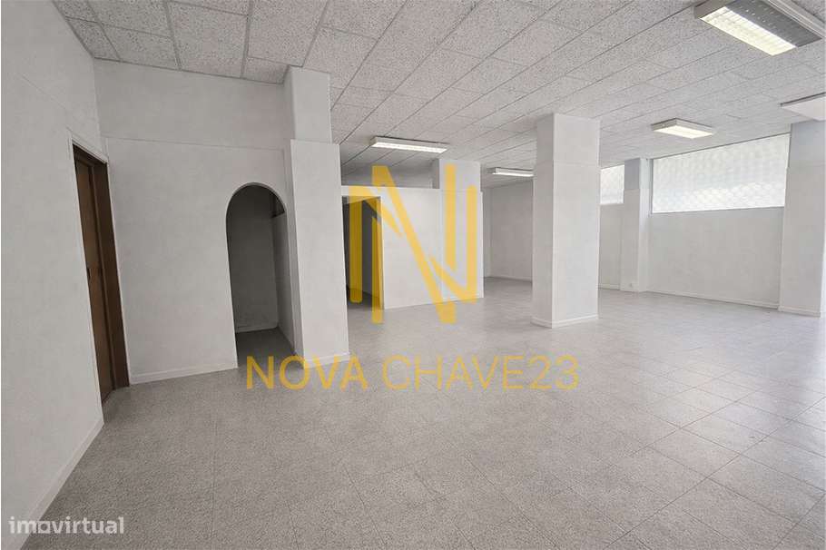 Loja 141m² | 2 Divisões | 2 Wcs | Excelente Potencial de Transformação-3