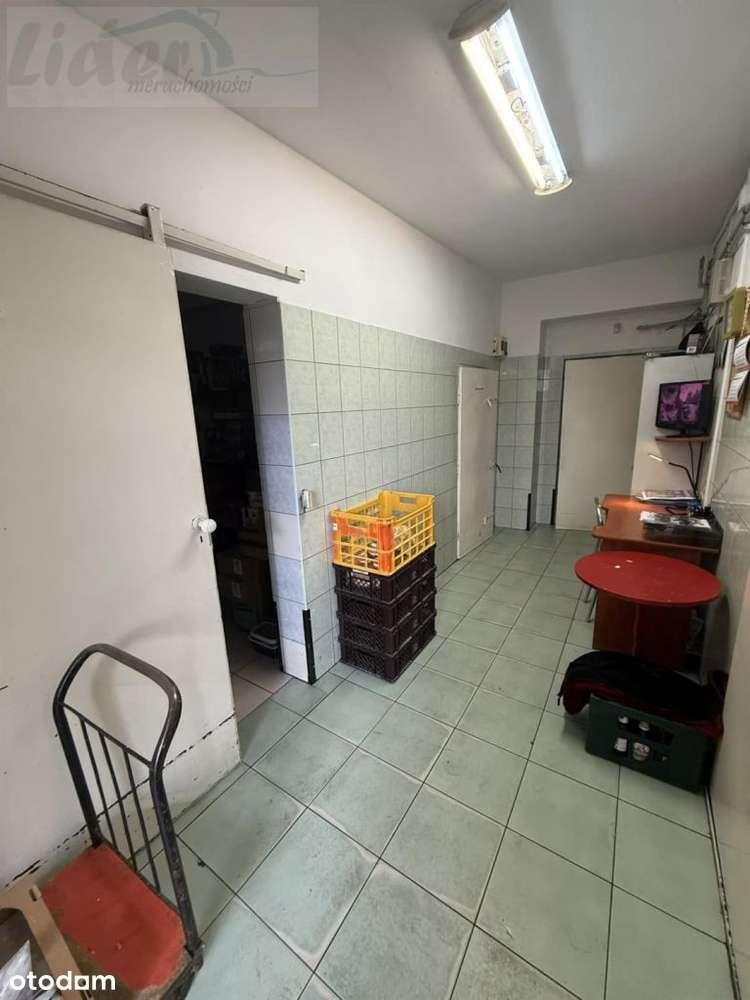 Sklep w centrum Konopnicy koło Urzędu Gminy-3