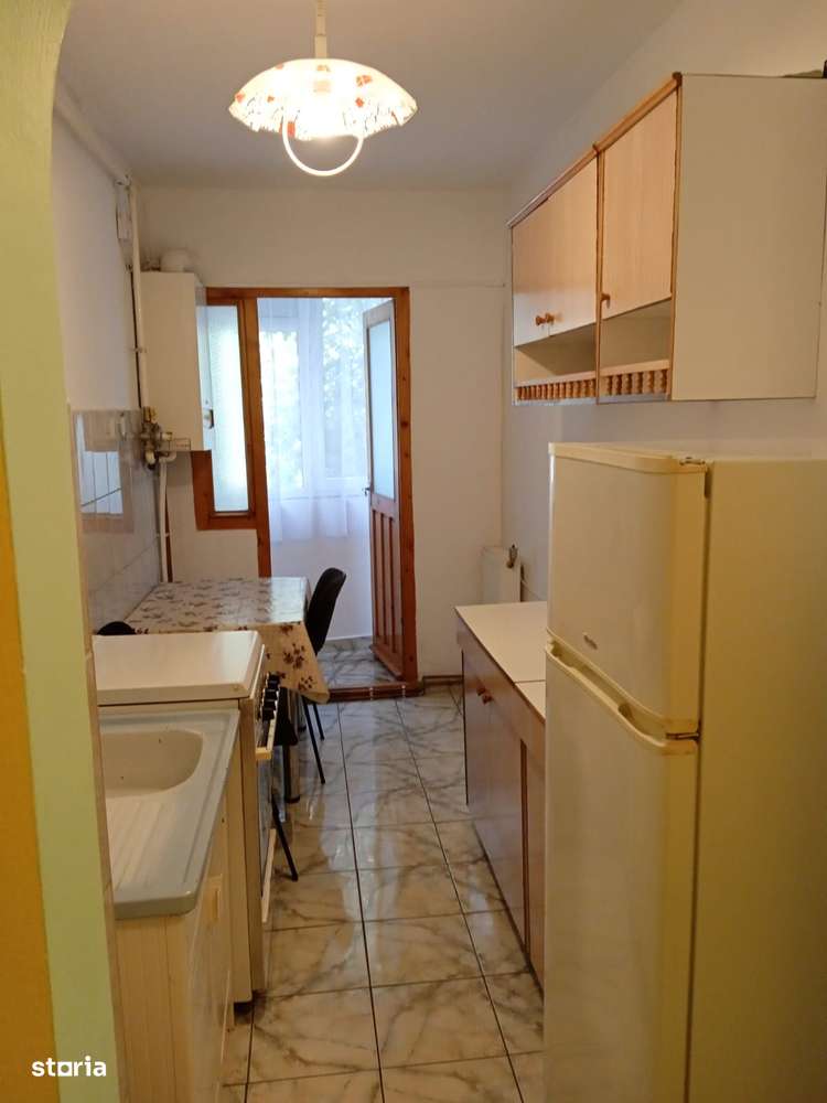 Vând apartament 2 camere, Mănăștur , decomandat, etaj 1-6