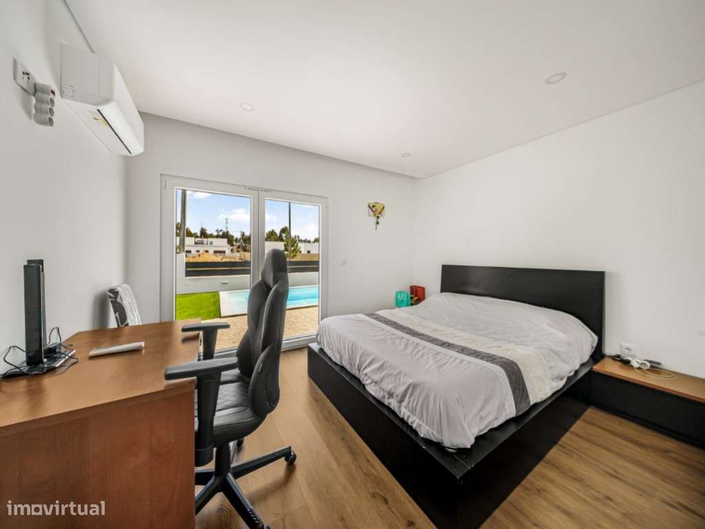 Moradia T3 Isolada com Piscina-22
