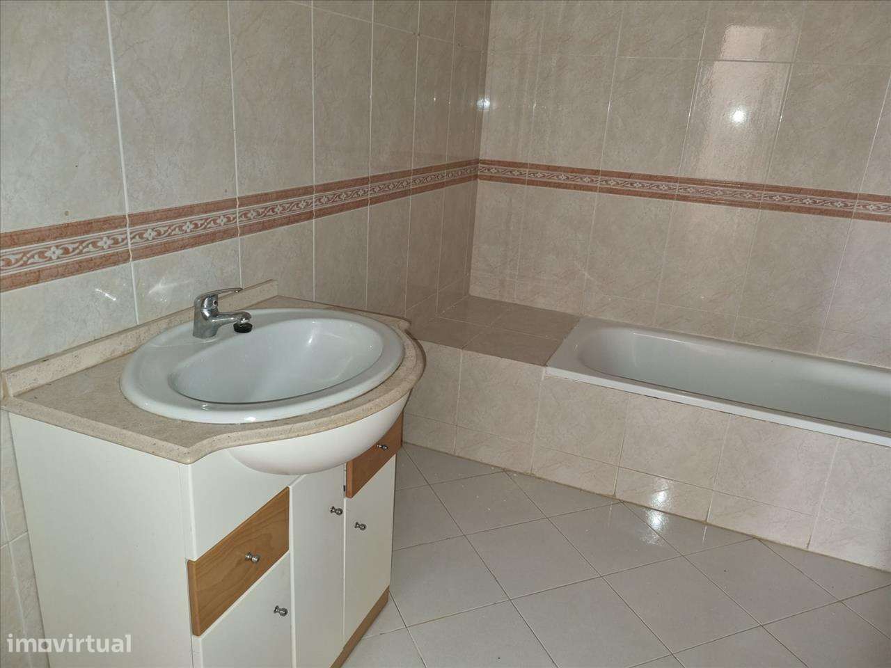 Espaçoso Apartamento T2 em Marvila com Estacionamento e Arrecadação-7