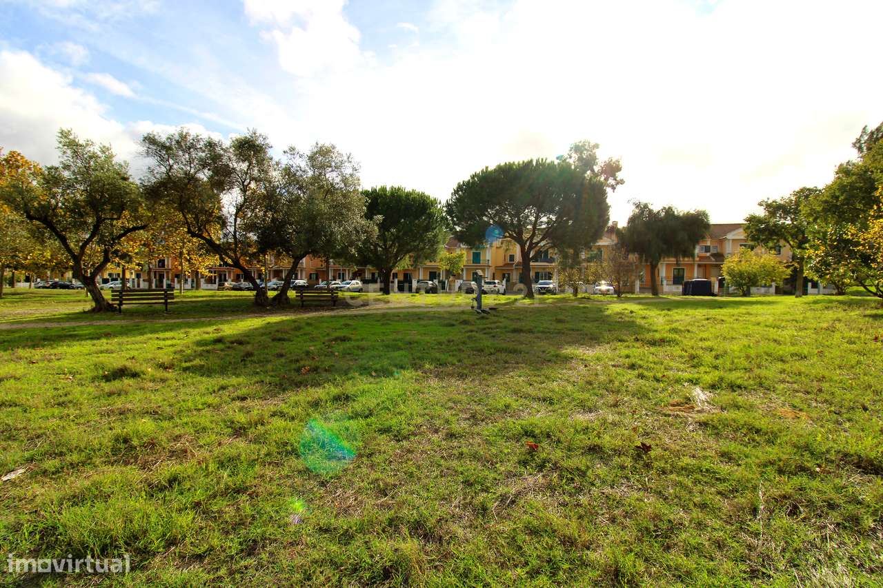 Moradia V3+2 de Luxo com Garagem, Sótão Aproveitado e Domótica Alexa n-46