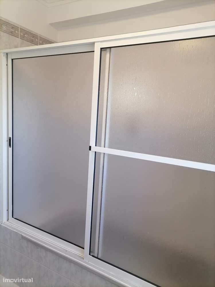 T3 Centro de Queijas, Oeiras. Com Parqueamento e Arrecadação.-24