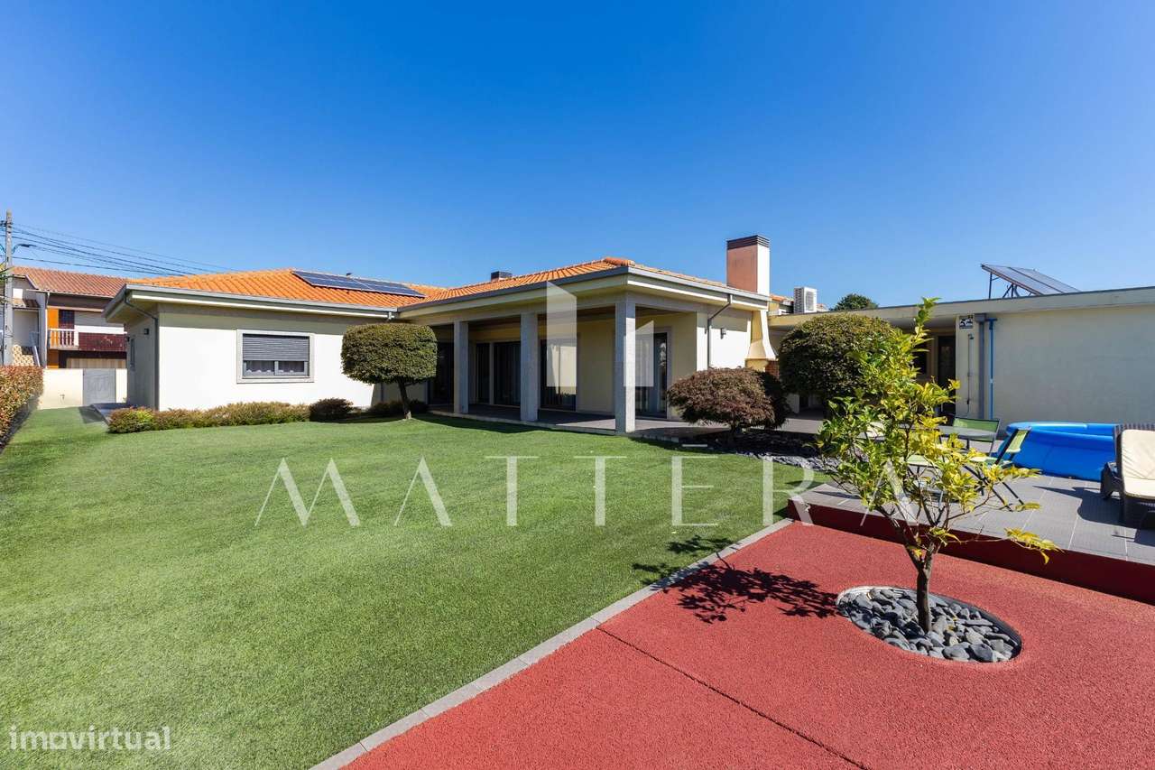 Moradia térrea T2+1 com jardim e garagem | Grijó-27