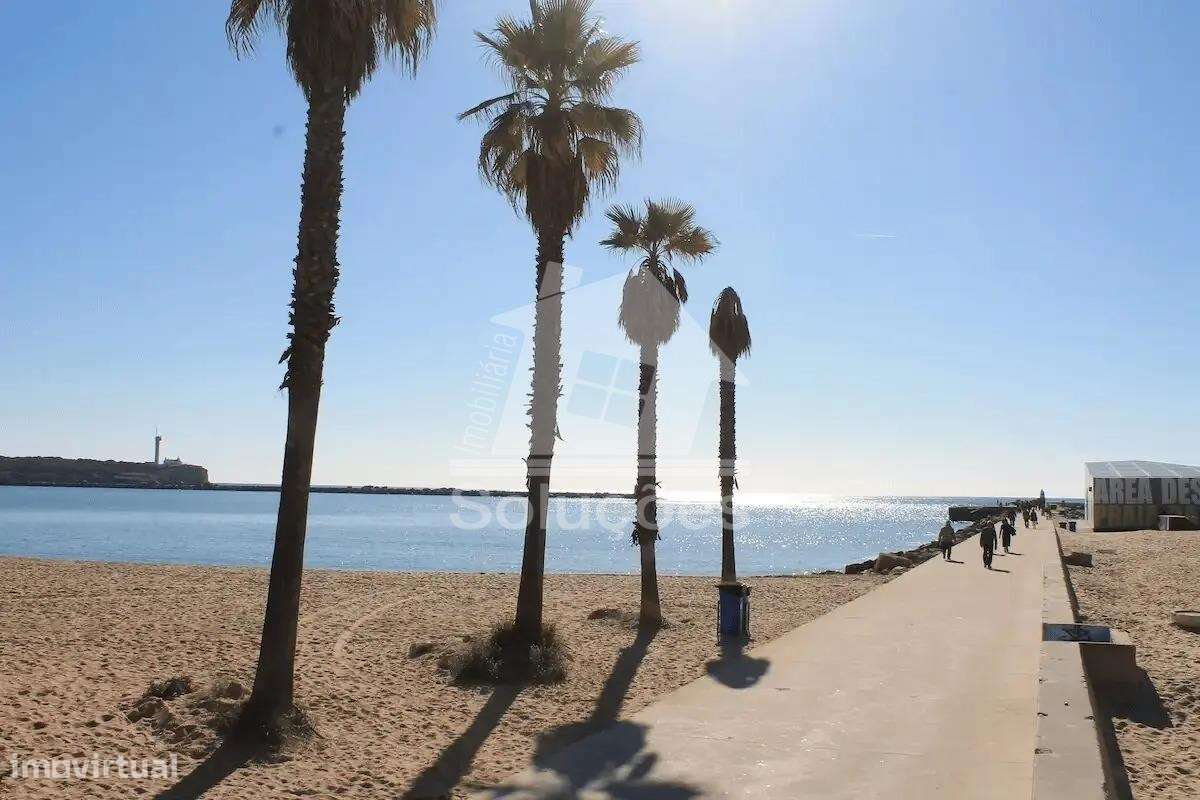 Apartamento T2 luminoso e bem conservado na prestigiada zona da Praia - Grande imagem: 2/13