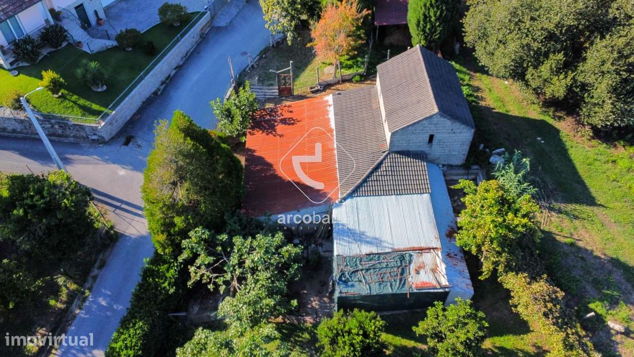 Quintinha com Potencial para Recuperação junto à Vila-27