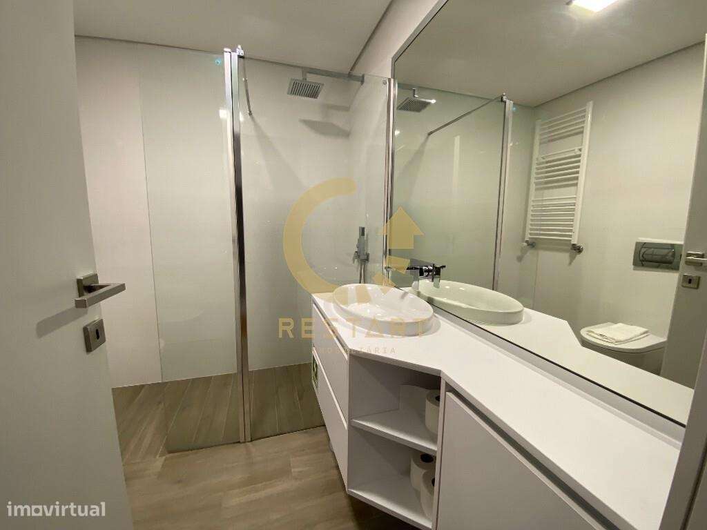 Apartamento T3 totalmente mobilado com vista Rio-11