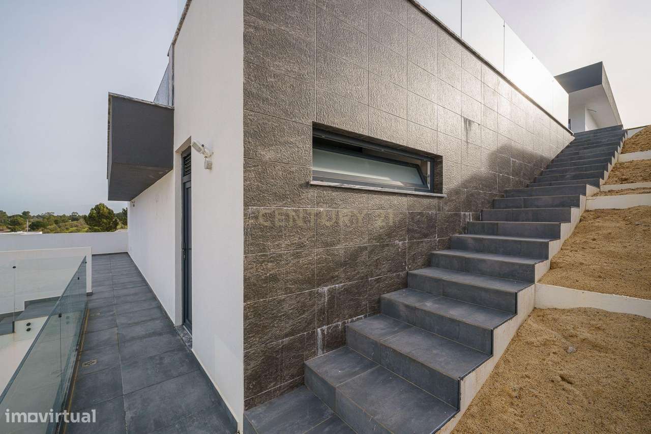 Moradia T3 Térrea a estrear com piscina e vista Serra-Setúbal-12