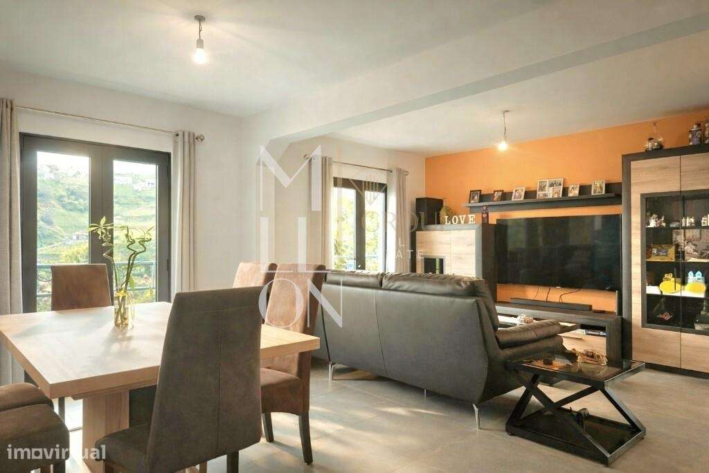 Moradia T5|Estreito de Câmara de Lobos - Grande imagem: 3/47