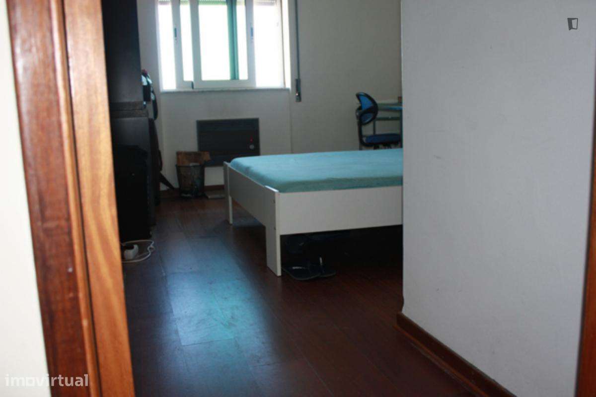 Quarto - localizado em Arregaça Coimbra - Grande imagem: 5/6