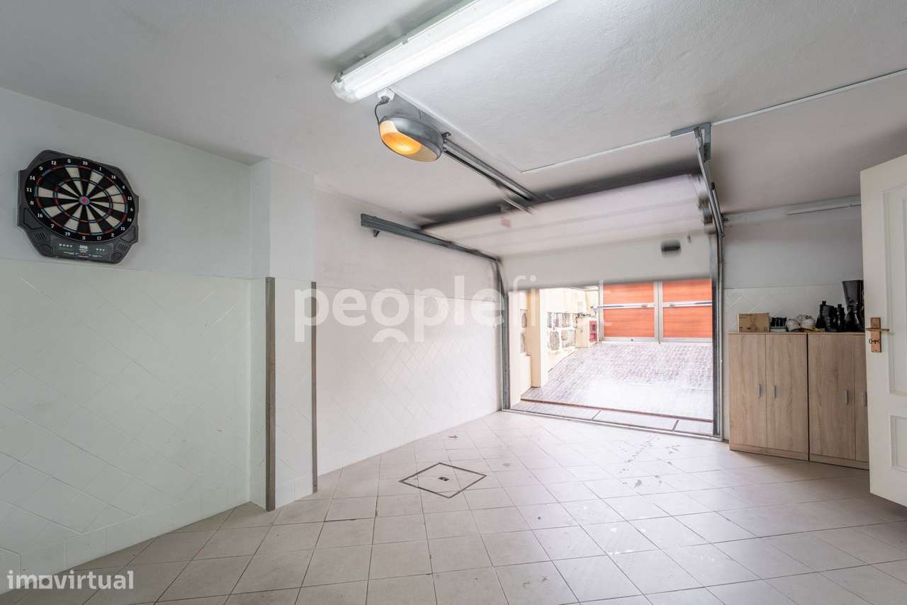 Moradia com garagem no centro da Senhora da Hora-14