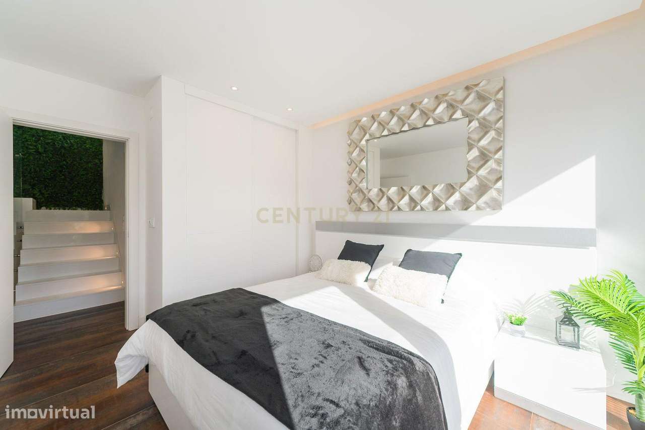 Excelente moradia geminada V4 em Urbanização nova na zona de Albarraqu-34